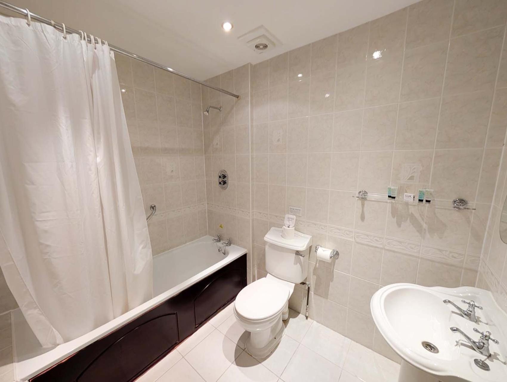 Oriel Hotel Сейнт Асаф Екстериор снимка