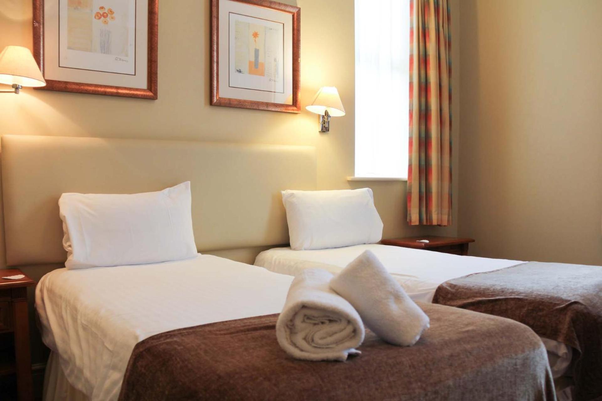 Oriel Hotel Сейнт Асаф Екстериор снимка